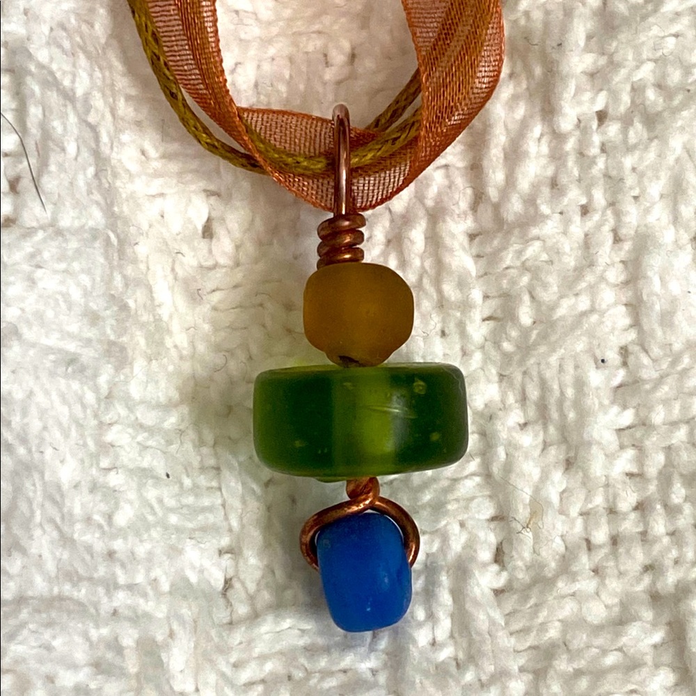 NWOT Glass bead pendant